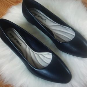 Easy street prim kitten heel pumps